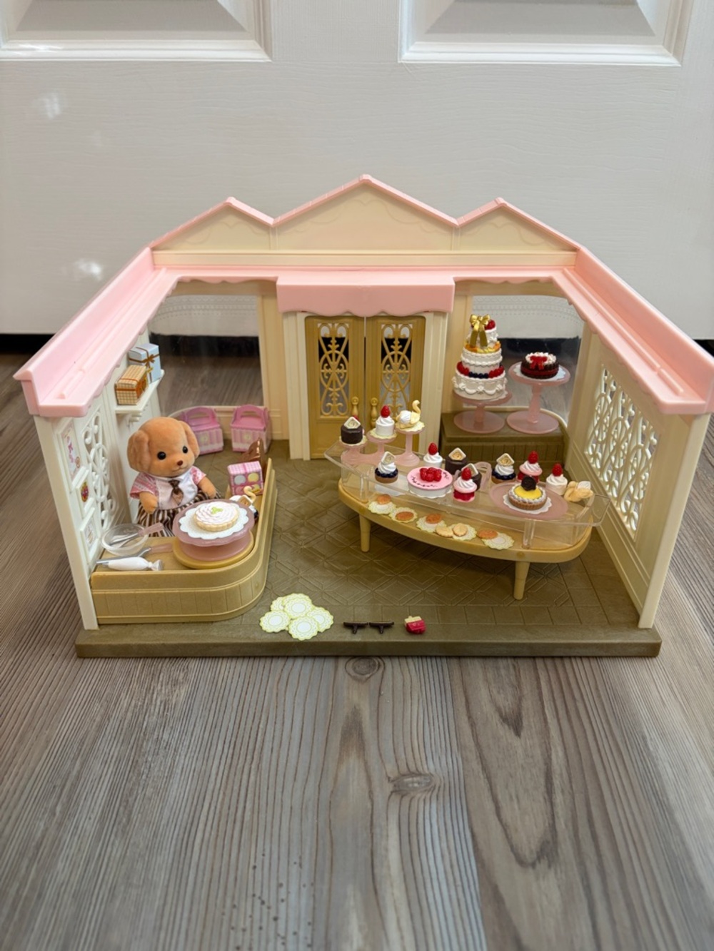 Calico Critters Village Cake Shop - Complete Set NWOT